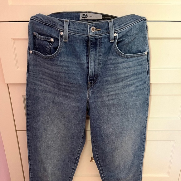 Levis Mom Jean - Picture 1 of 2